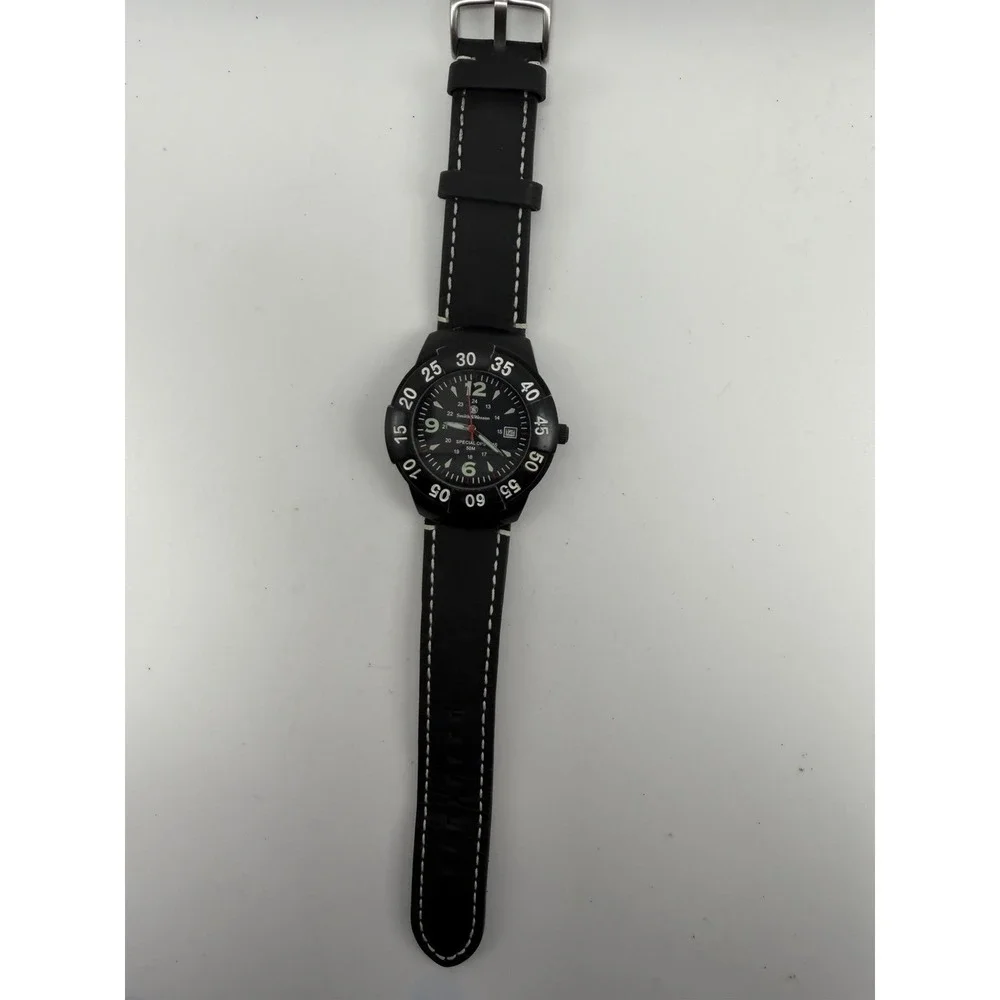 Smith & Wesson Special Ops Mens Watch New Battery 42MM 8